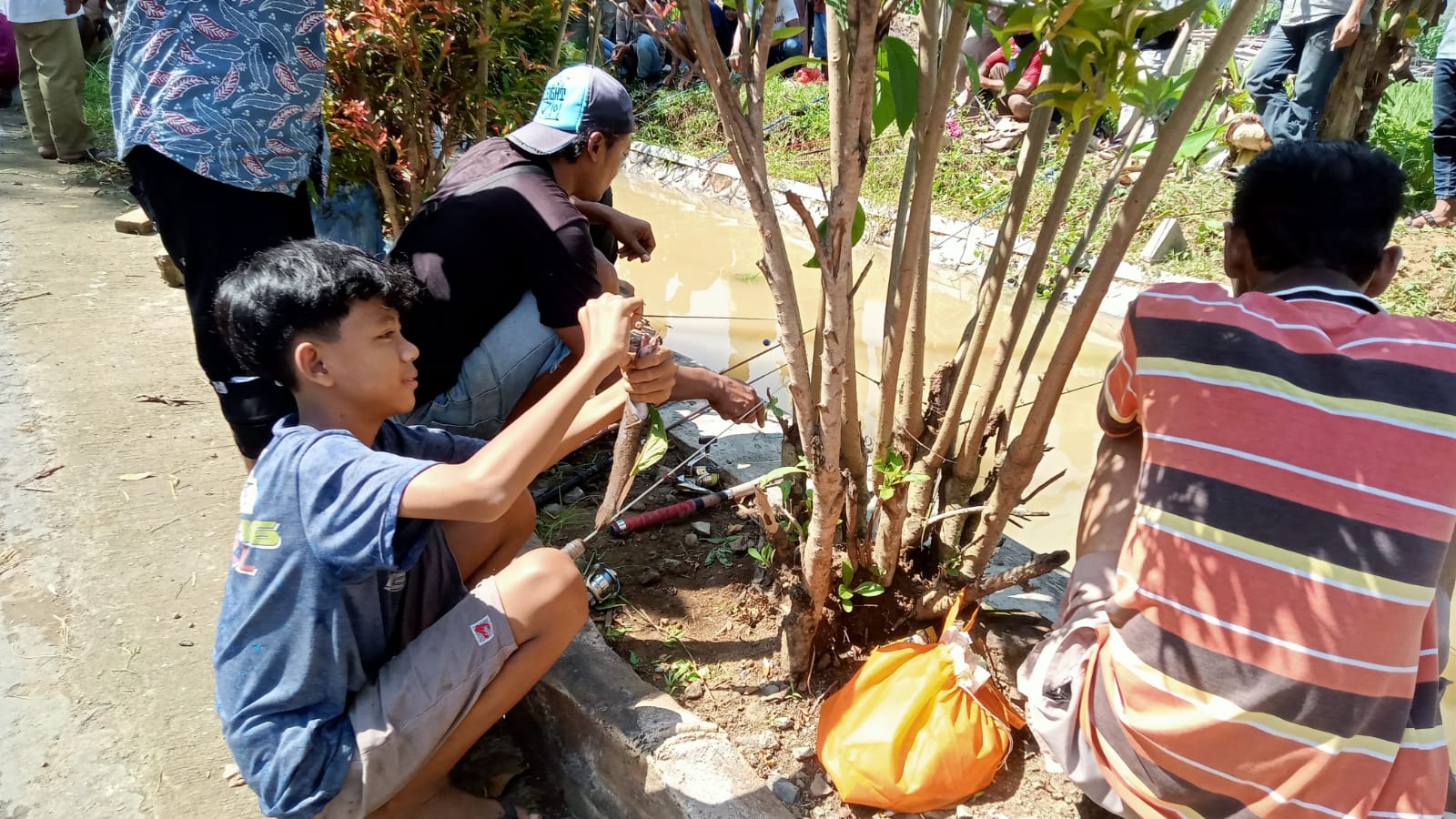 Mancing Bersama Kabar Trenggalek Pakai Umpan Jangkrik, Pemuda Pogalan Tangkap 7 Lele 