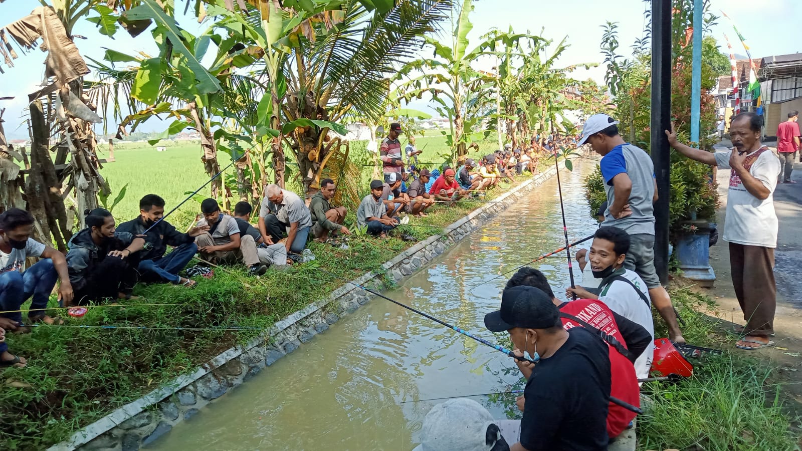 Ulang Tahun Pertama, Kabar Trenggalek Gelar Mancing Bersama Ratusan Warga