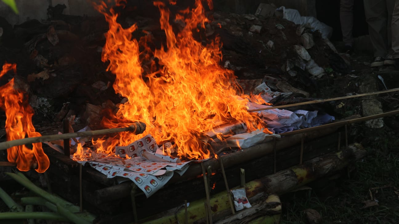 Surat Suara Pemilihan Bupati 2015 Rusak, KPU Trenggalek Musnahkan Ribuan Arsip