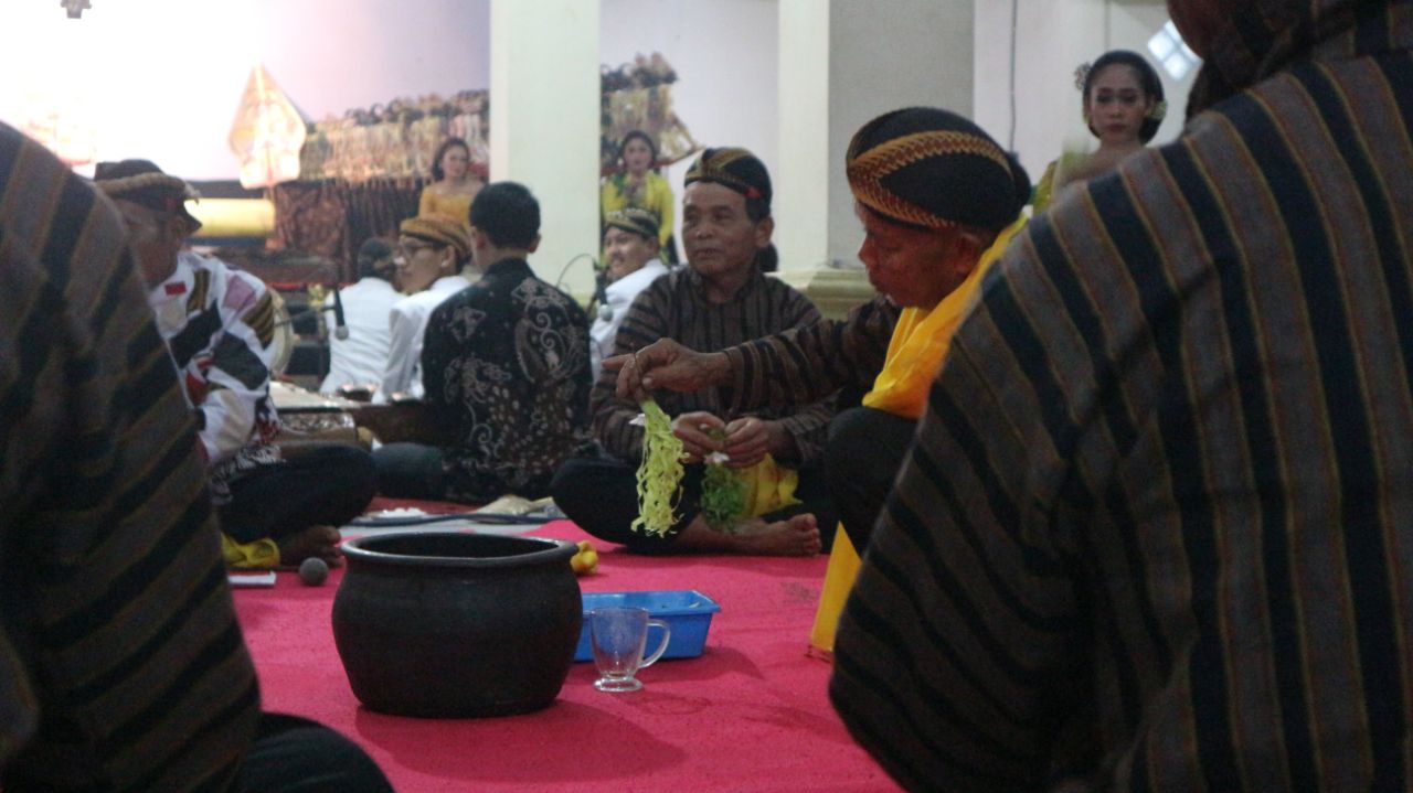 Proses Upacara Adat Sinongkelan di Desa Prambon