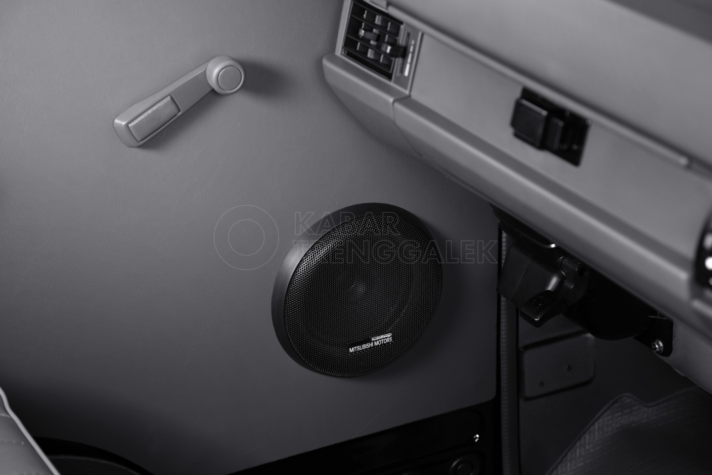 Tampilan speaker Mitsubishi New Colt L300