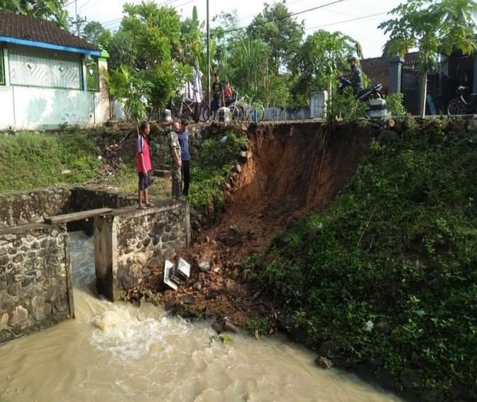 Tanah longsor di Desa Tumpuk, Kecamatan Tugu, Trenggalek, akibat hujan deras