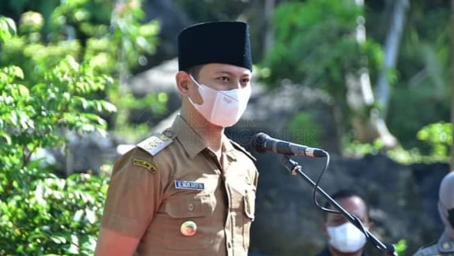 Bupati Trenggalek, Mochamad Nur Arifin sedang berpidato