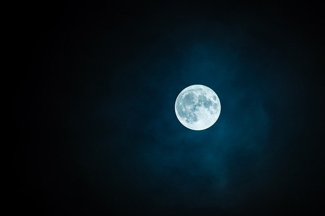 Ilustrasi bulan saat Malam Satu Suro
