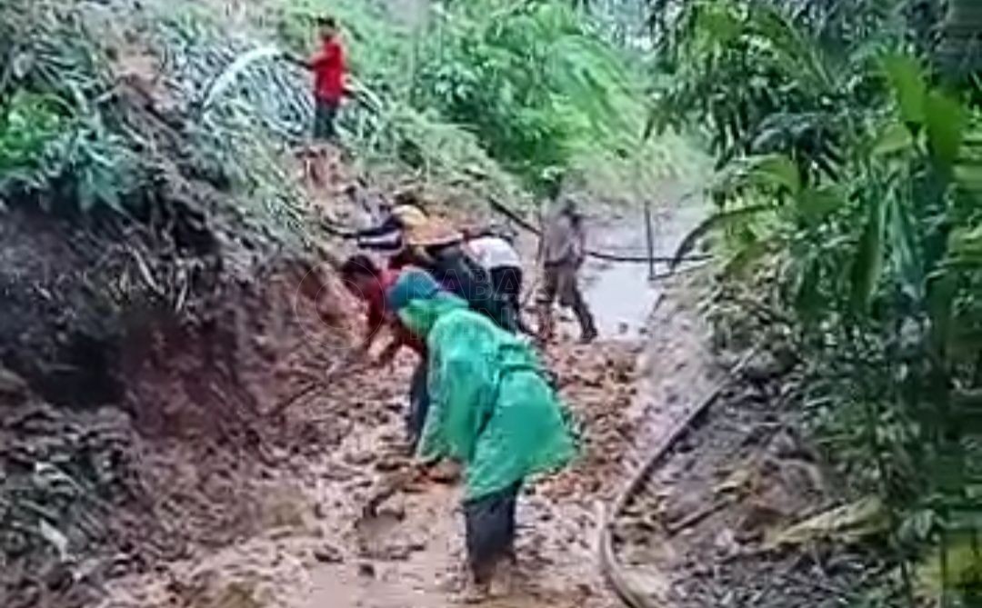 Tanah longsor di Dusun Buluroto, Desa Ngadimulyo, Kecamatan Kampak, Kabupaten Trenggalek