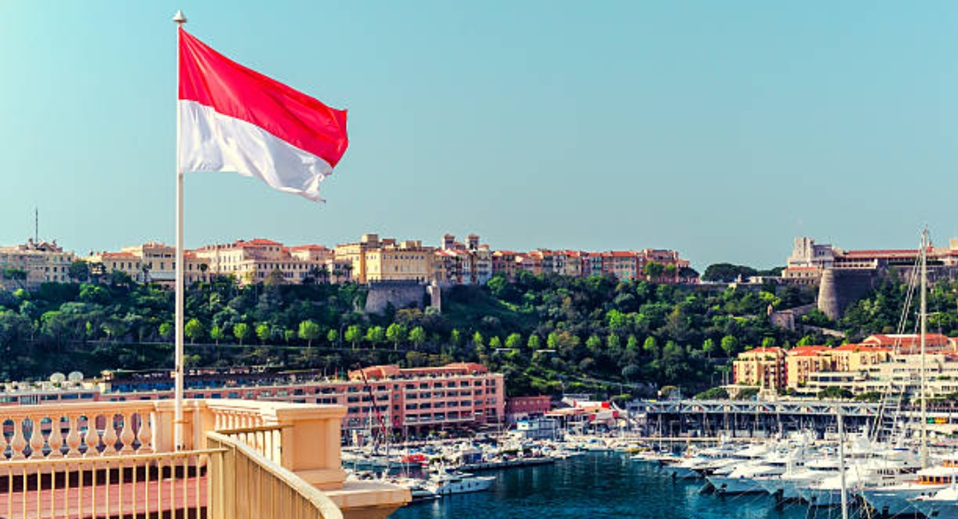 Bendera merah putih di Monako