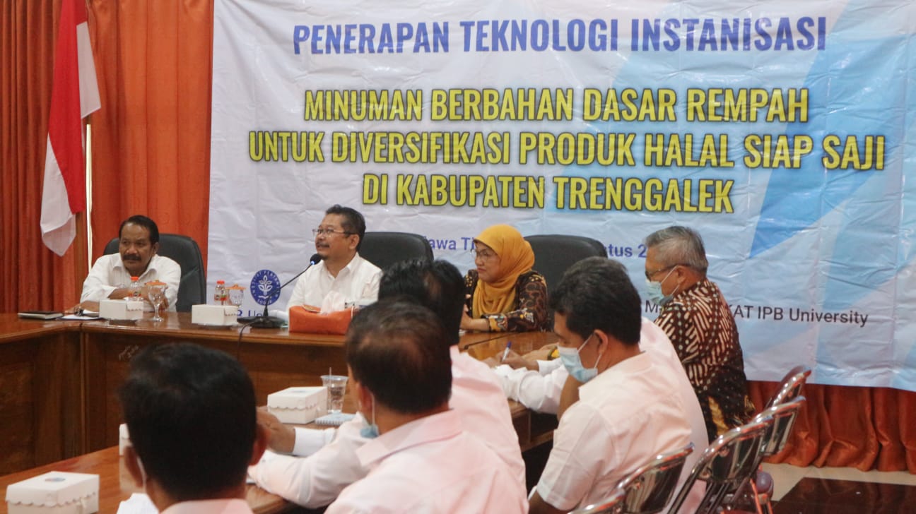 Dosen Institut Pertanian Bogor bagi ilmu kepada Pembuat jamu Trenggalek