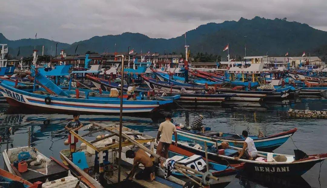Nelayan Trenggalek dihantui kelangkaan BBM Subsidi