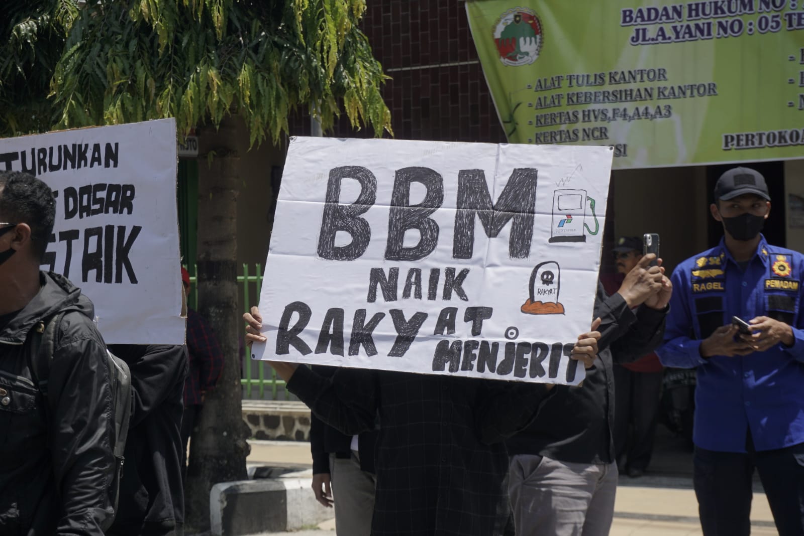 Poster aksi BBM Naik Rakyat Menjerit