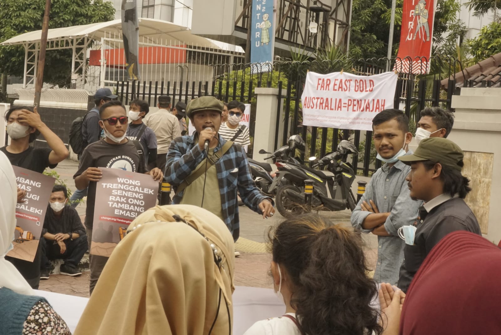 Aksi tolak tambang emas PT SMN di Kementerian ATR/BPN/Foto: Kabar Trenggalek