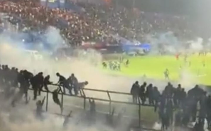 Arema Vs Persebaya Ricuh,127 Nyawa Melayang di Stadion Kanjuruhan Malang 