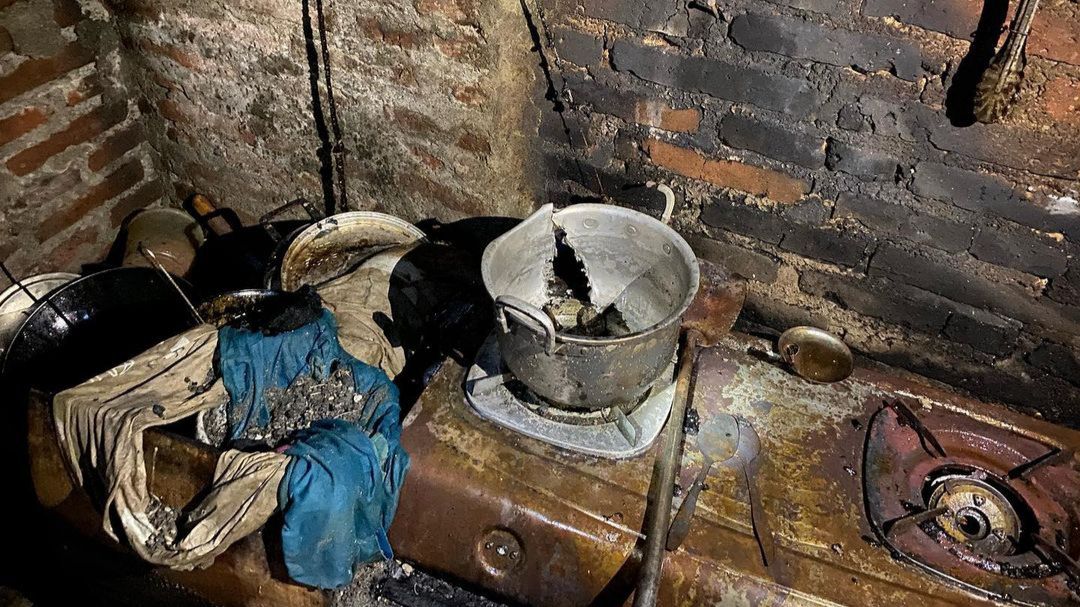 Kompor yang terbakar di dapur rumah warga Trenggalek
