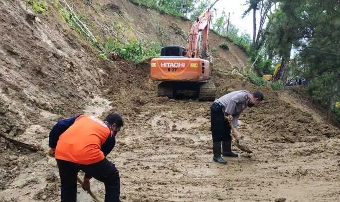 Longsor di Trenggalek, Dua Alat Berat Diterjunkan 