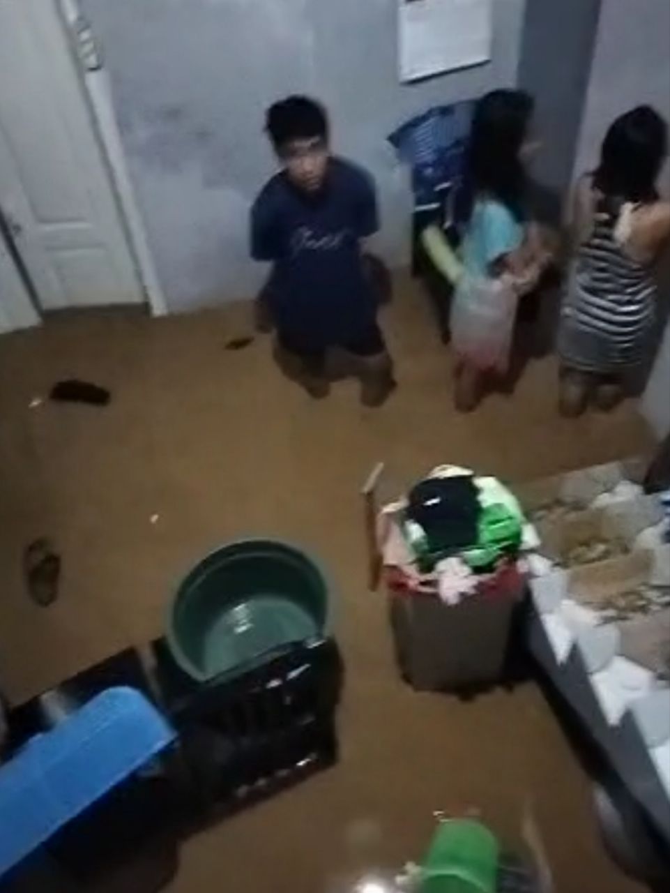 Luapan air banjir bandang masuk ke rumah warga Watulimo