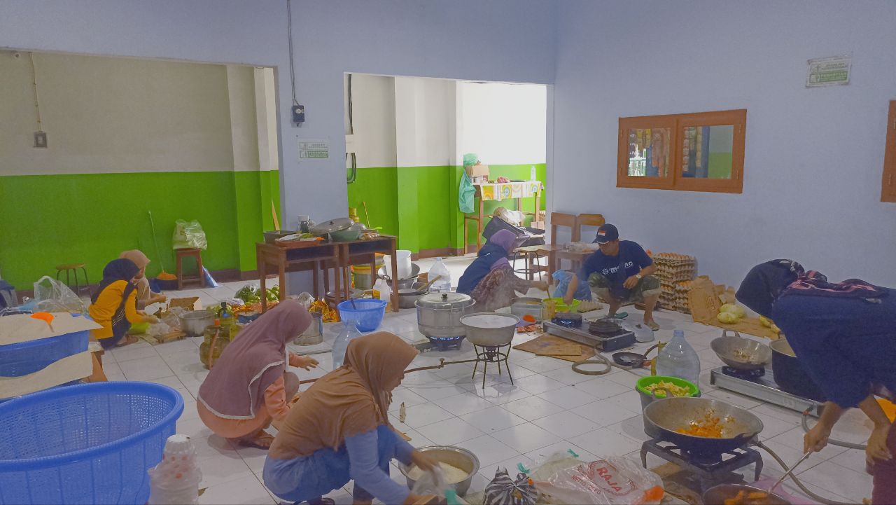 Suasana Terkini Dapur Umum SMK Muhammadiyah Watulimo/Foto: Kabar Trenggalek