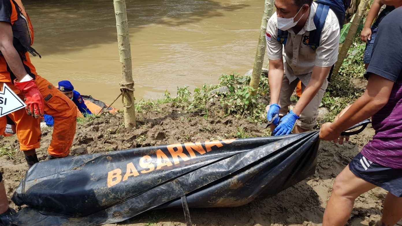 Temuan jenazah mengapung di Sungai Blengok, Trenggalek/Foto: Kabar Trenggalek
