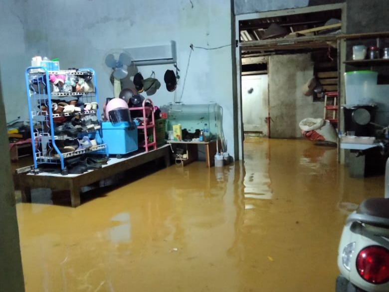 Trenggalek banjir lagi, rumah warga Desa Tawing, Kecamatan Munjungan, terendam air/Foto: Dokumen warga Desa Tawing