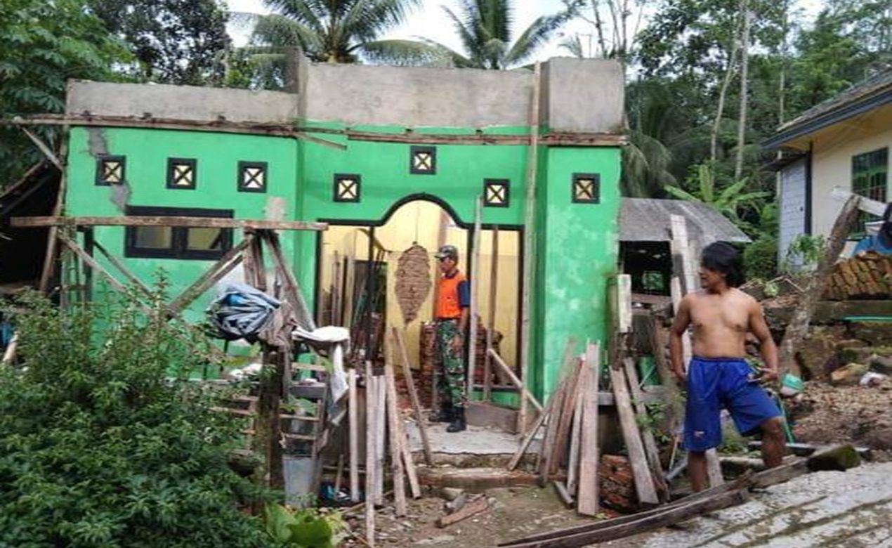 Tanah Gerak di Panggul Trenggalek, 3 Rumah dan 1 Mushola Terdampak