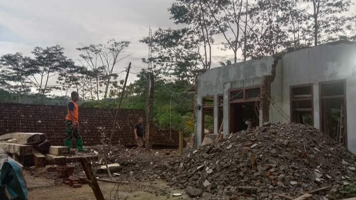 Tanah Gerak Merusak 15 Rumah Warga di Kecamatan Dongko Trenggalek