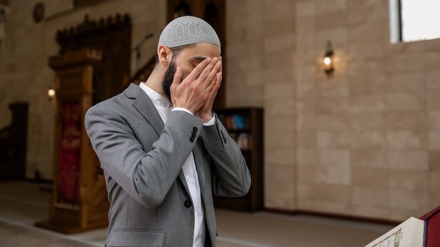 Seorang muslim sedang berdoa/Foto: Pexels