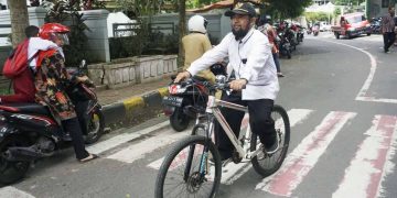 Sosok Mukasim, guru di Trenggalek mengayuh sepeda 23 tahun/Foto: Kabar Trenggalek