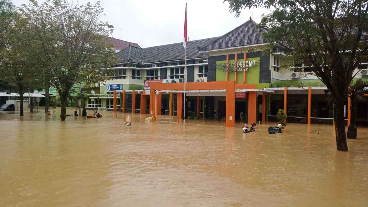 RSUD-Dr-Soedomo-Trenggalek-terendam-banjir