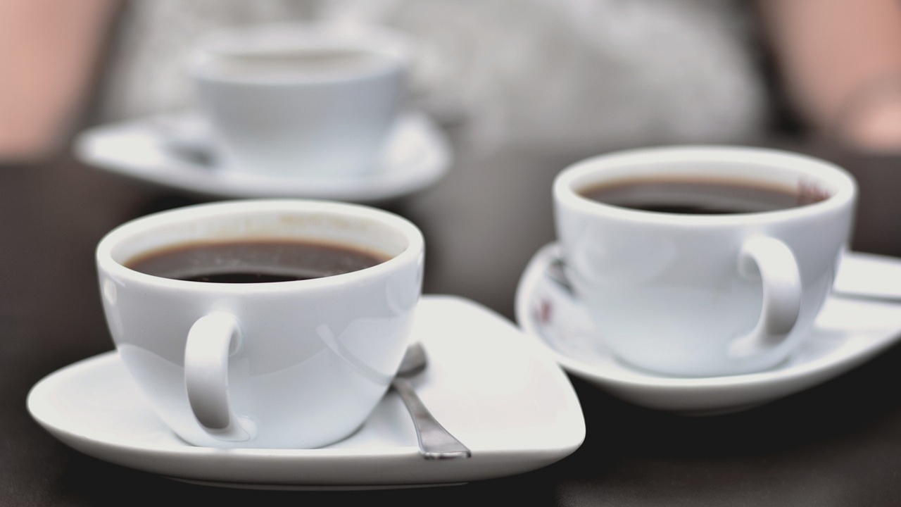 Ilustrasi kopi tubruk yang terkenal dengan sebutan hitam manis/Foto: congerdesign (Pixabay)
