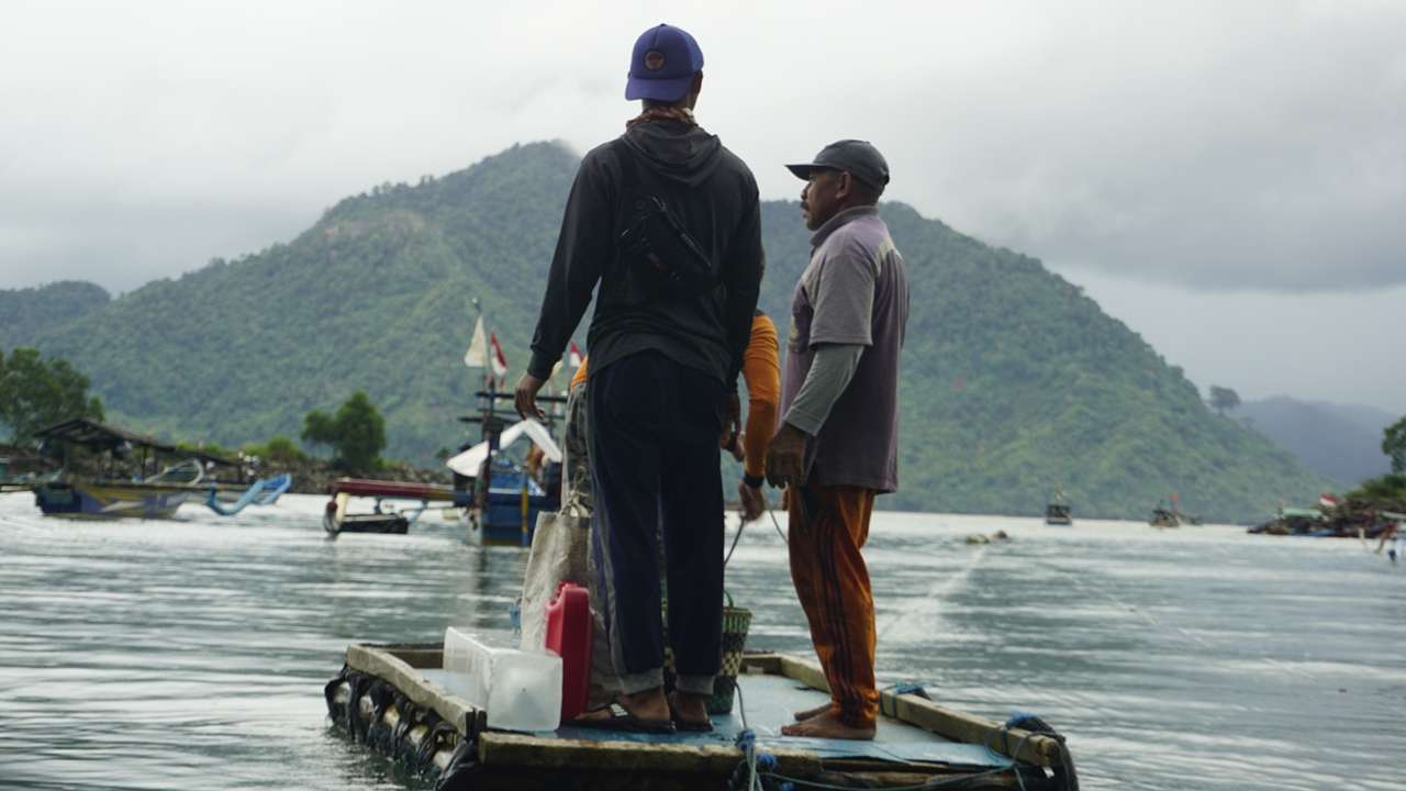 Nelayan di Pantai Selatan Trenggalek/Foto: Kabar Trenggalek