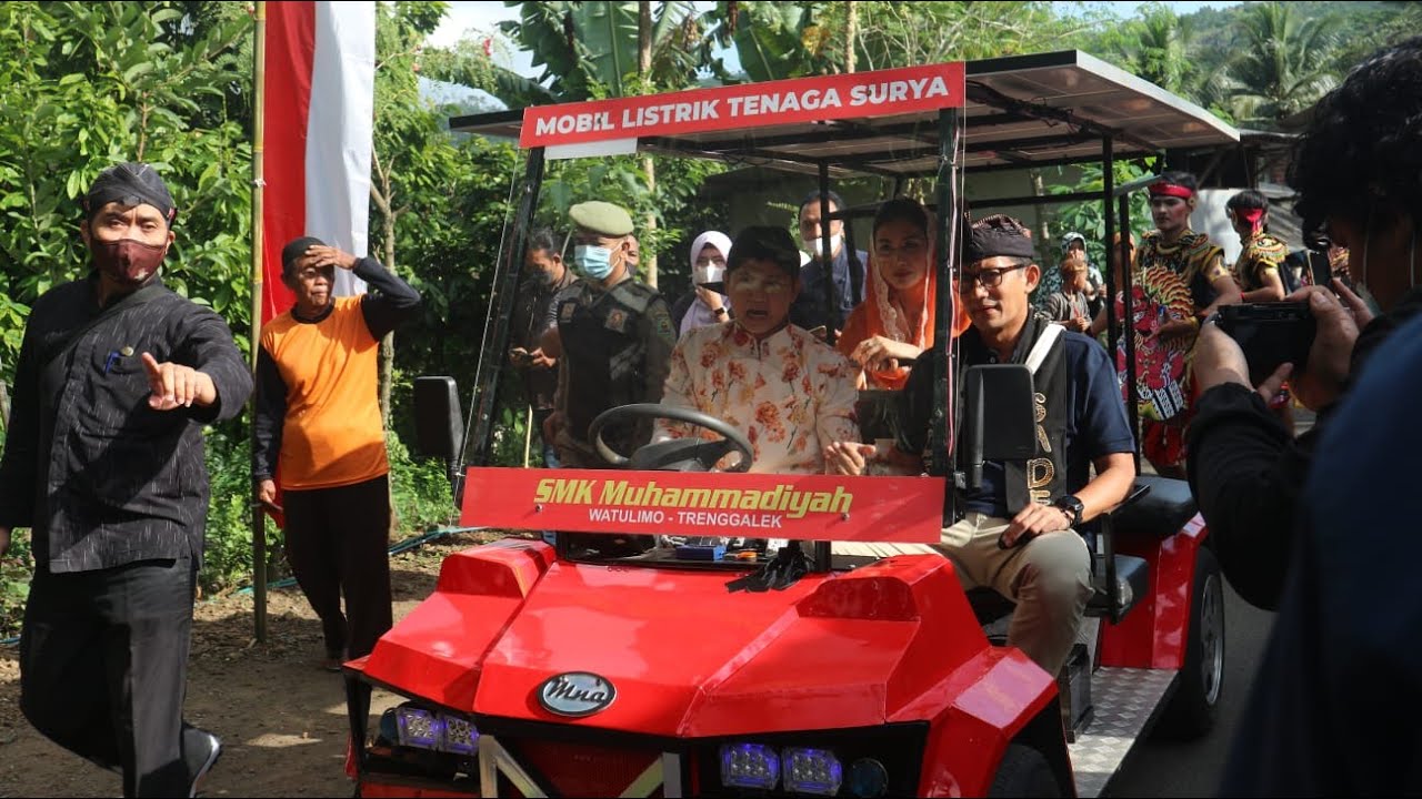 Sandiaga Uno Menteri Jokowi Jajal Mobil Listrik Buatan SMK Muhammadiyah Watulimo 