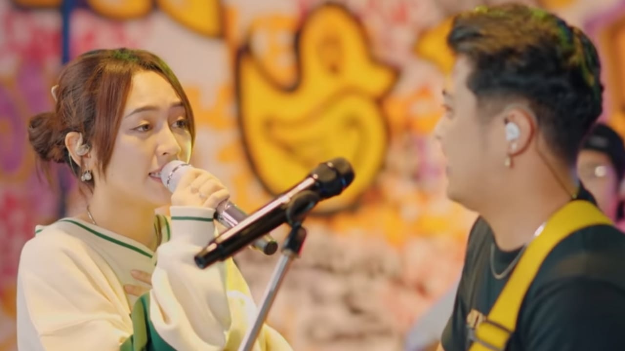 Happy Asmara dan Delva Irawan menyanyikan lagu Rasah Bali/Foto: Youtube RC Music