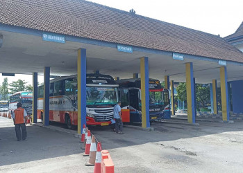 Mudik gratis 2023. Suasana Terminal Bus Surodakan Trenggalek/Foto: Kabar Trenggalek