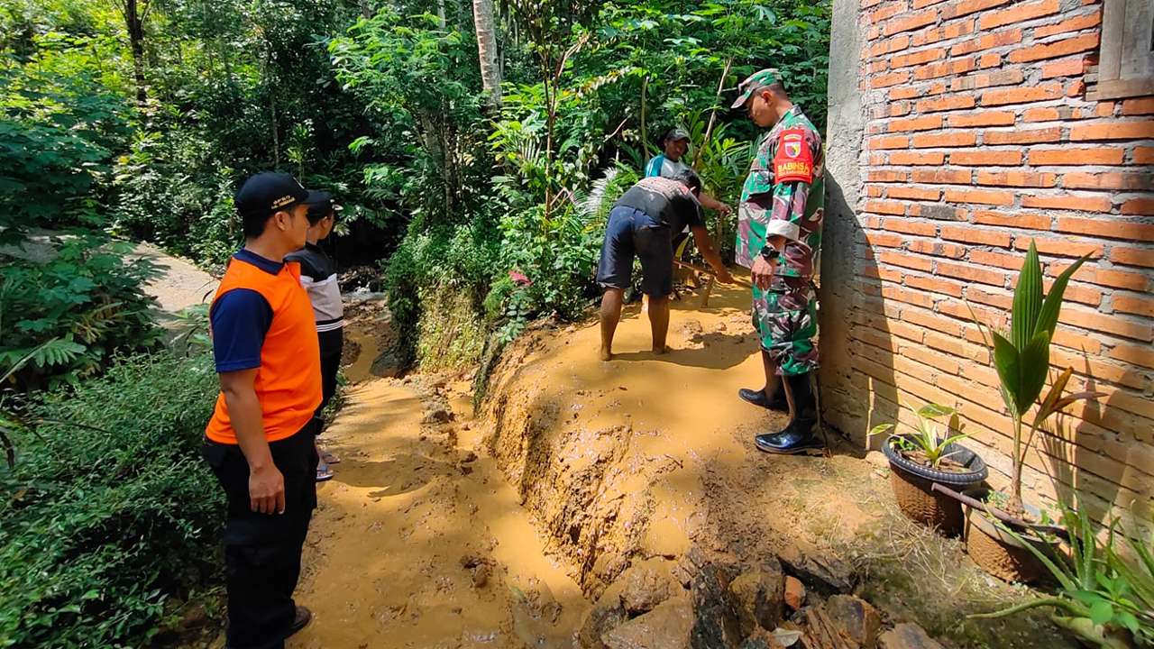 Tanah longsor di Desa Karangrejo, Kecamatan Kampak, Trenggalek/Foto: BPBD Trenggalek