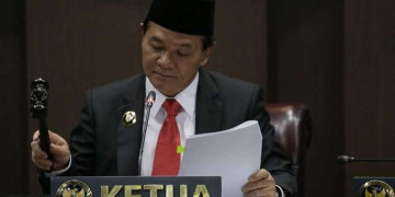 Ketua DKPP RI, Heddy Lugito, bacakan putusan perkara terhadap KPU Trenggalek/Foto: DKPP