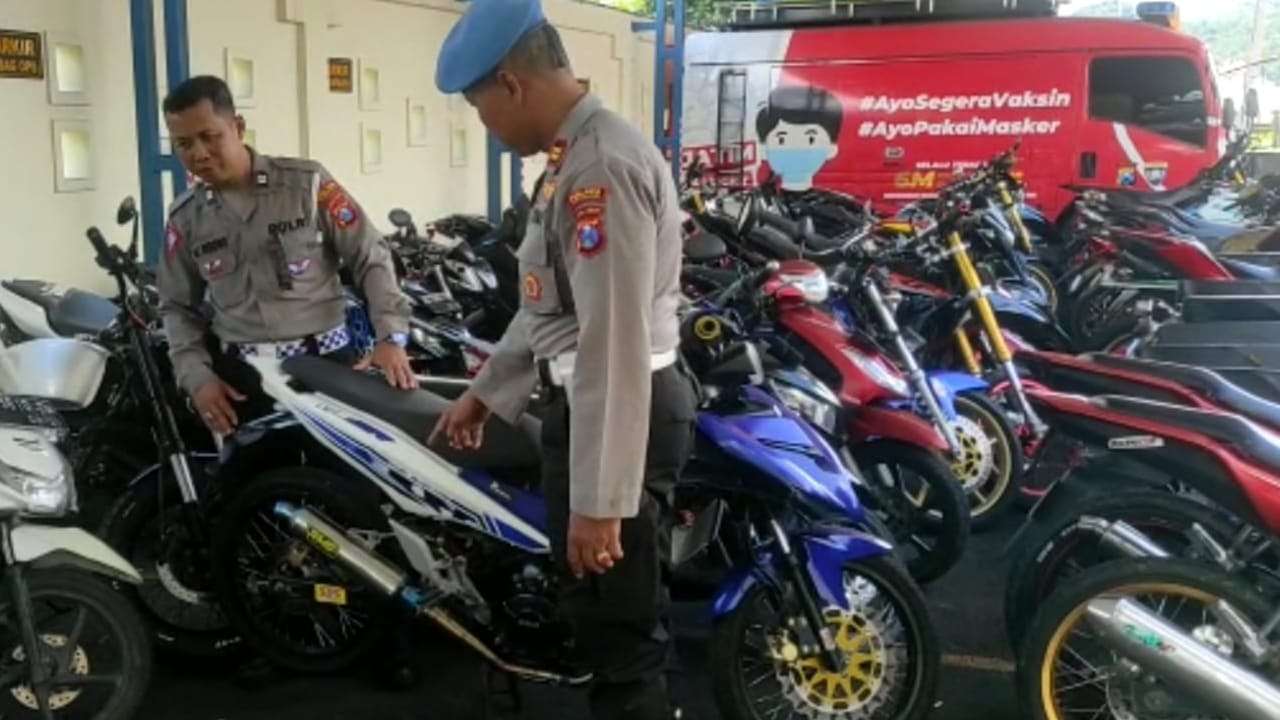 Polisi amankan 51 motor knalpot brong di Trenggalek/Foto: Raden Zamz (Kabar Trenggalek)