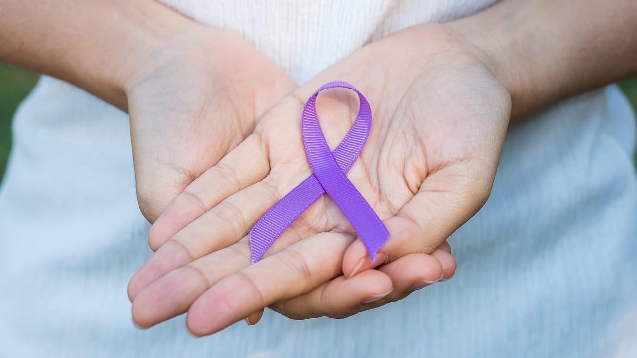 Warna ungu identik dengan peringatan Hari Lupus Sedunia/Foto: Canva