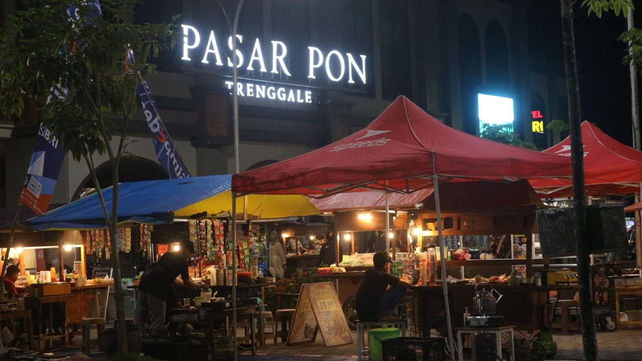 Di Pasar Pon Trenggalek, pengunjung wajib tahan pipis saat malam hari/Foto: Raden Zamz (Kabar Trenggalek