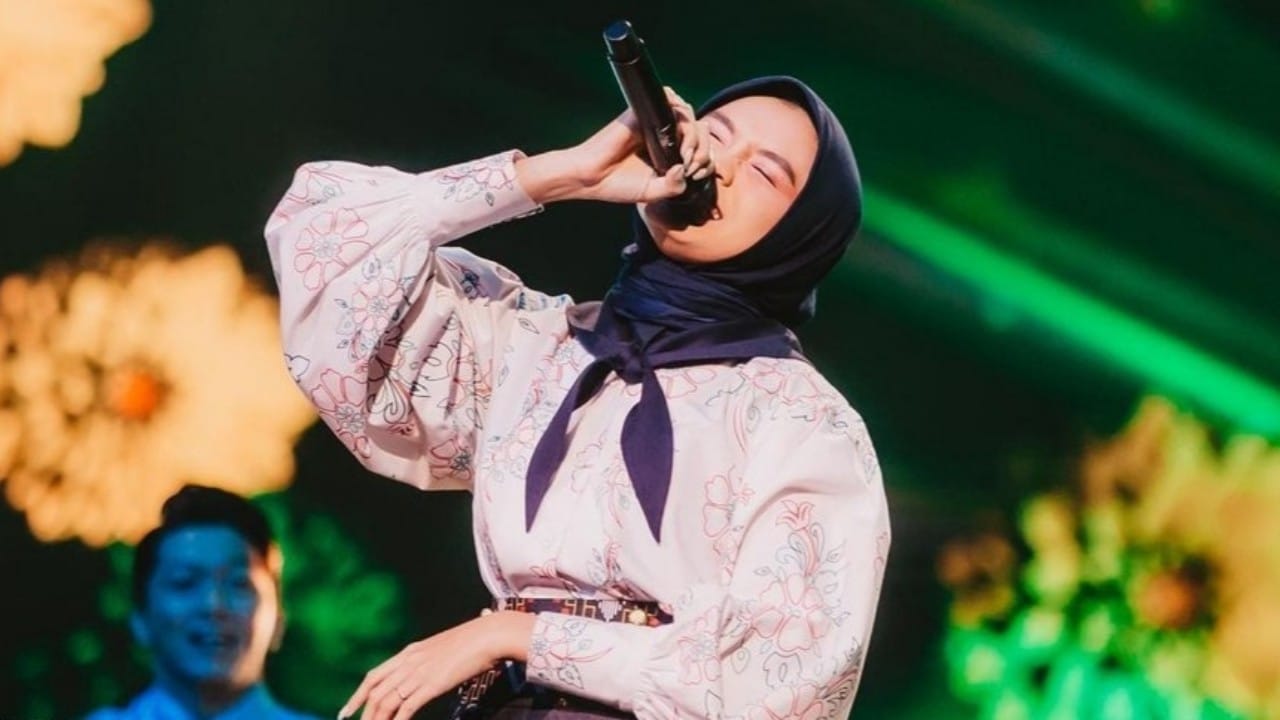 Salma Salsabil saat bernyanyi di atas panggung/Foto: Salma Salsabil (Instagram)