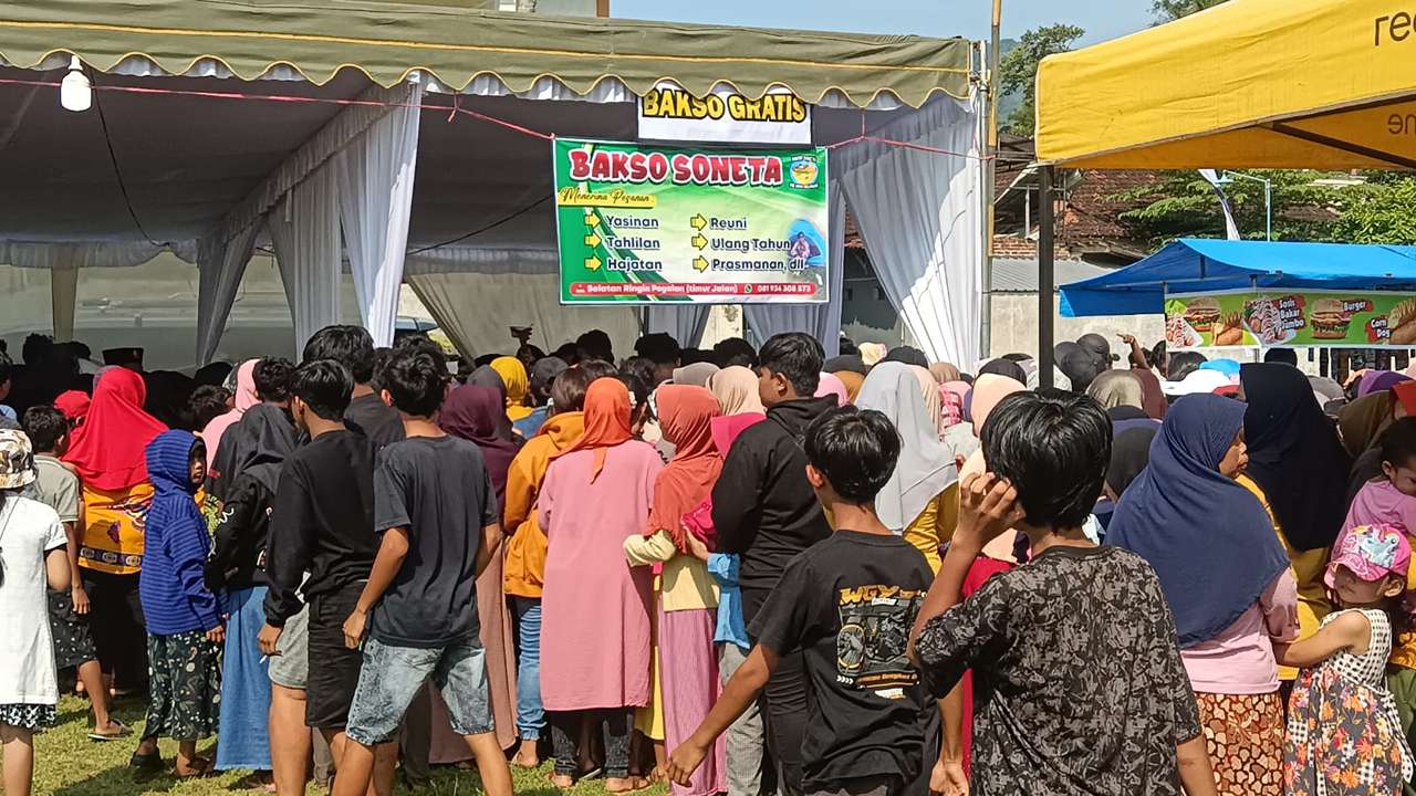 Suasana antrean bakso gratis di Musyda ke-11 Muhammadiyah Trenggalek/Foto: Trigus D. Susilo (Kabar Trenggalek)