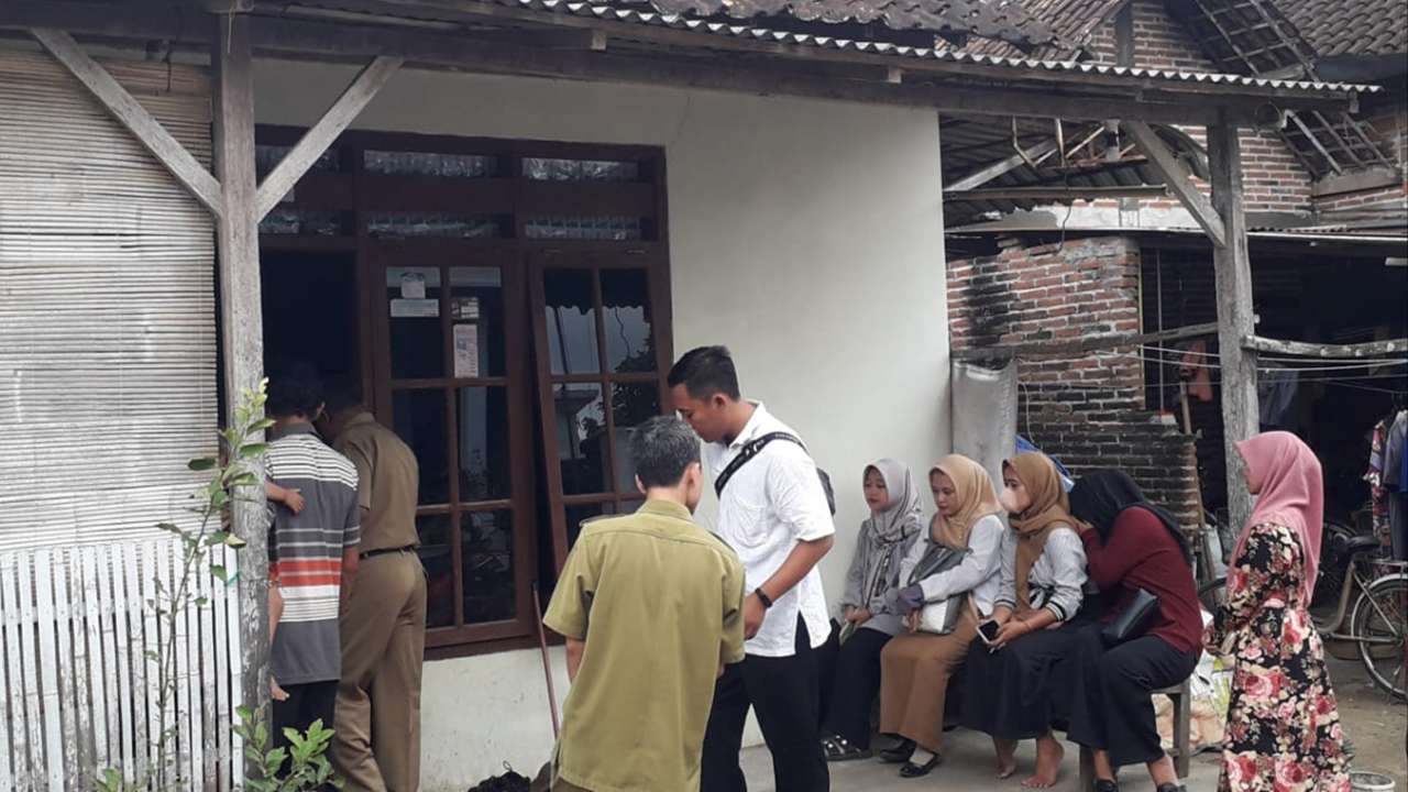 Suasana rumah duka bocah Trenggalek tewas tenggelam di kolam renang/Foto: Raden Zamz (Kabar Trenggalek)