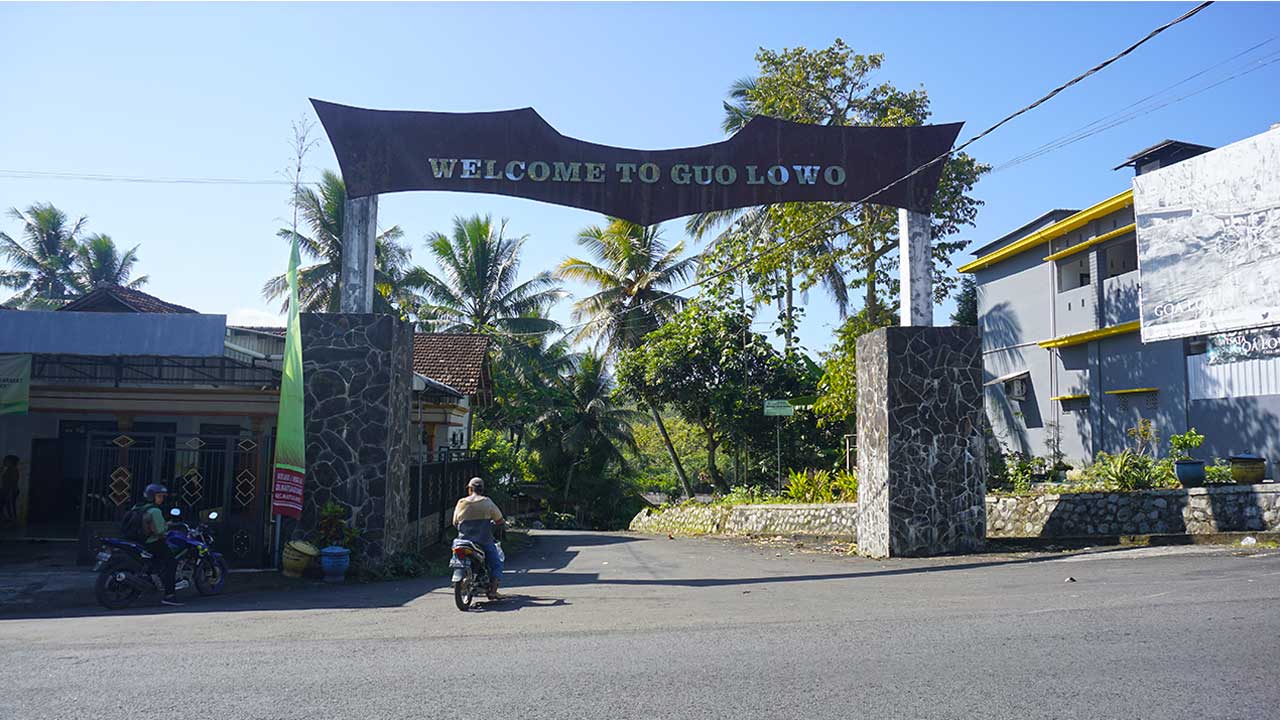 Gerbang Masuk Kawasan Goa Lowo