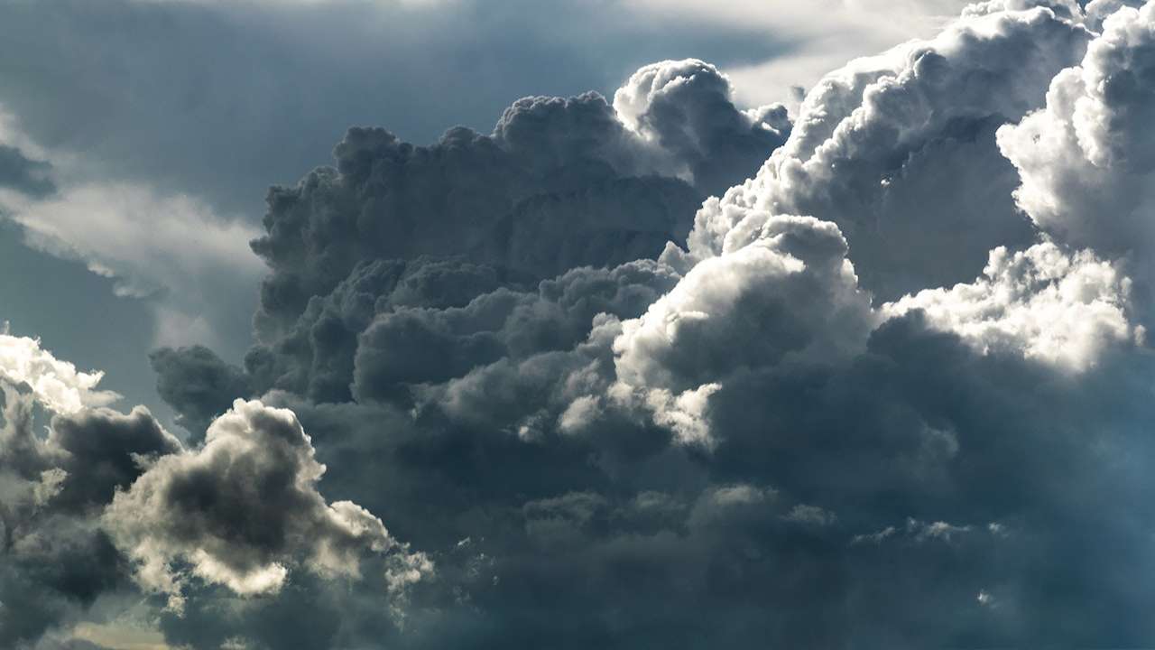Ilustrasi awan tebal. Prakiraan cuaca Trenggalek hari ini/Foto: Pexels