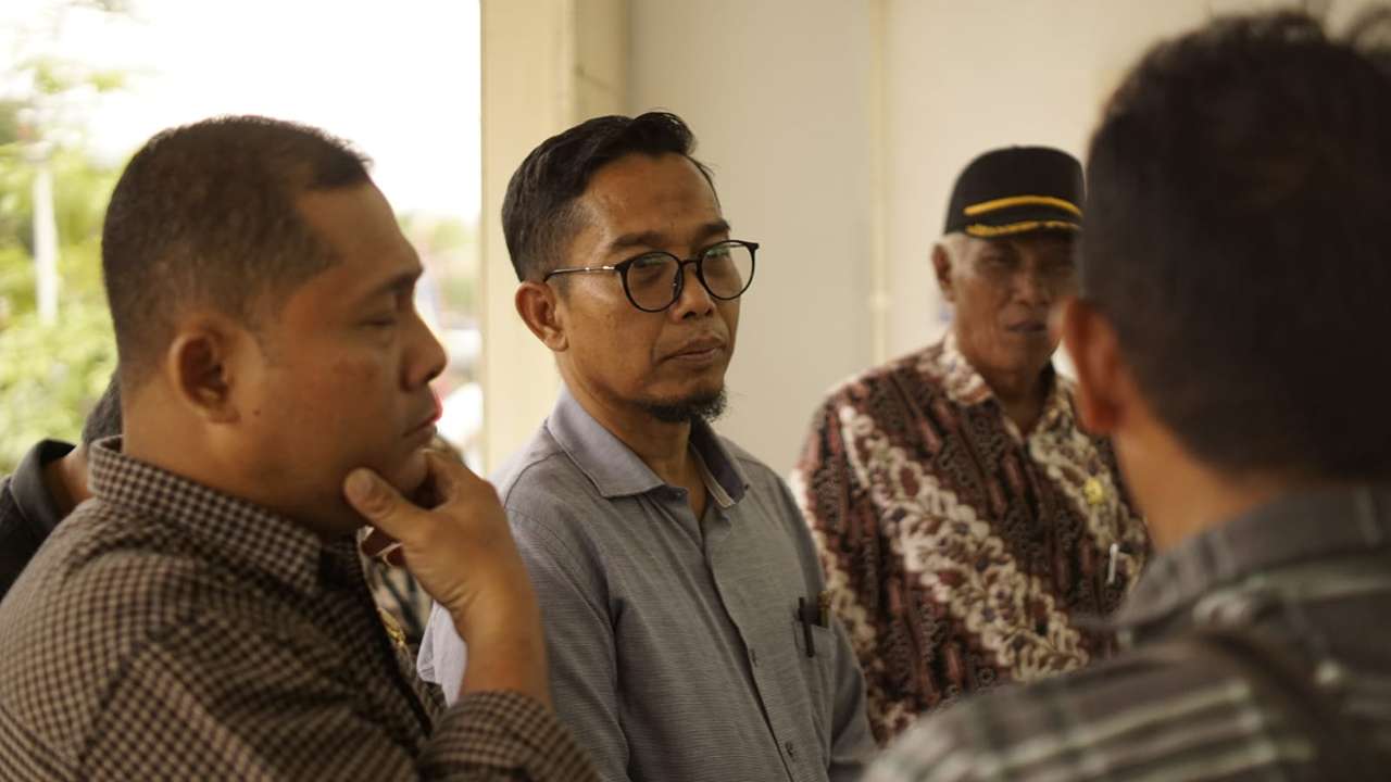 Tengah: Saniran, Kepala Dinas Komidag Trenggalek/Foto: Raden Zamz (Kabar Trenggalek)