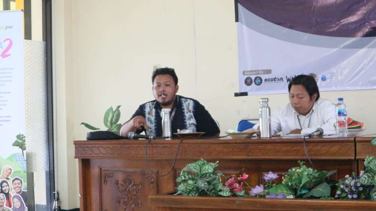 Kiri: Direktur Eksekutif WALHI Jawa Timur, Wahyu Eka Setyawan/Foto: Dokumen WALHI