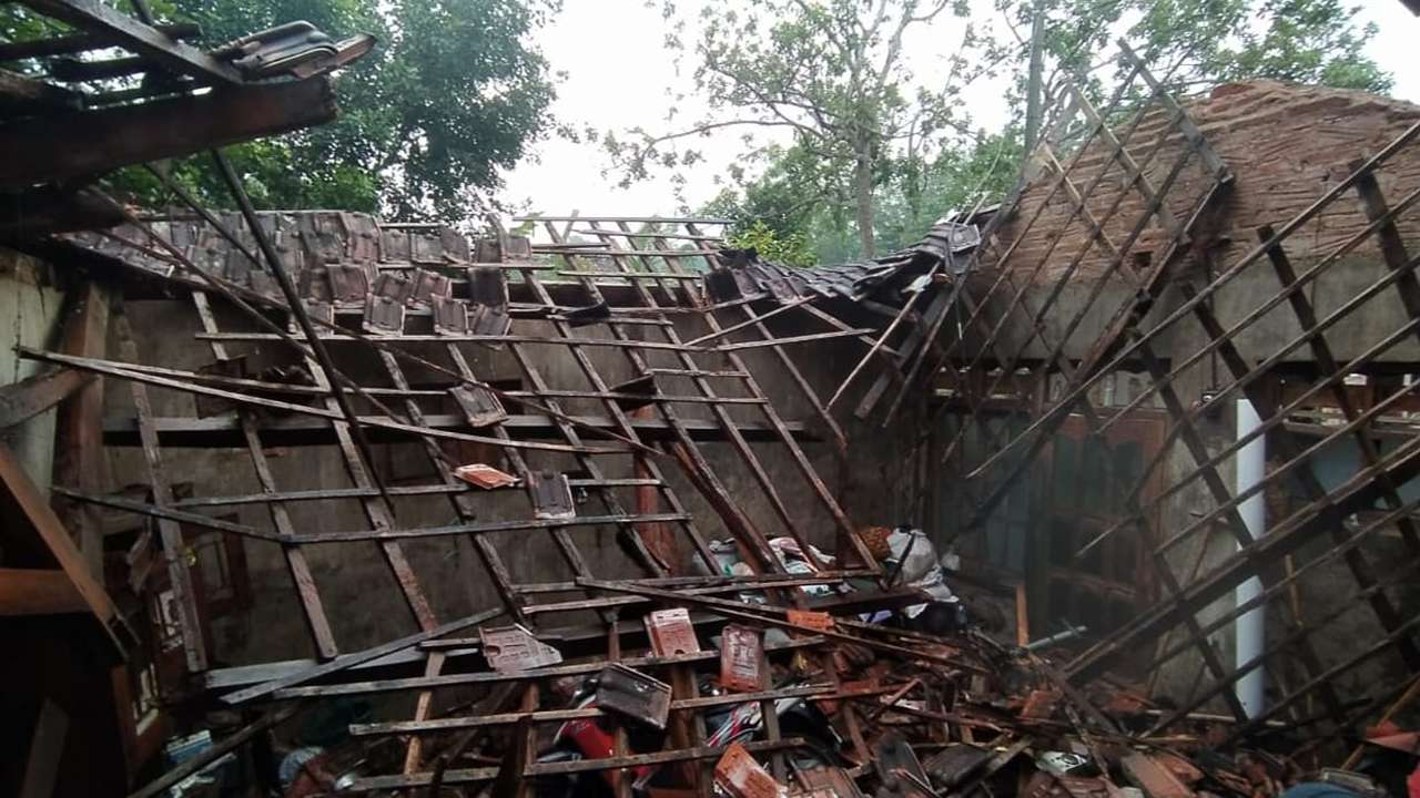 Rumah rusak di Trenggalek akibat gempa Bantul/Foto: Raden Zamz (Kabar Trenggalek)