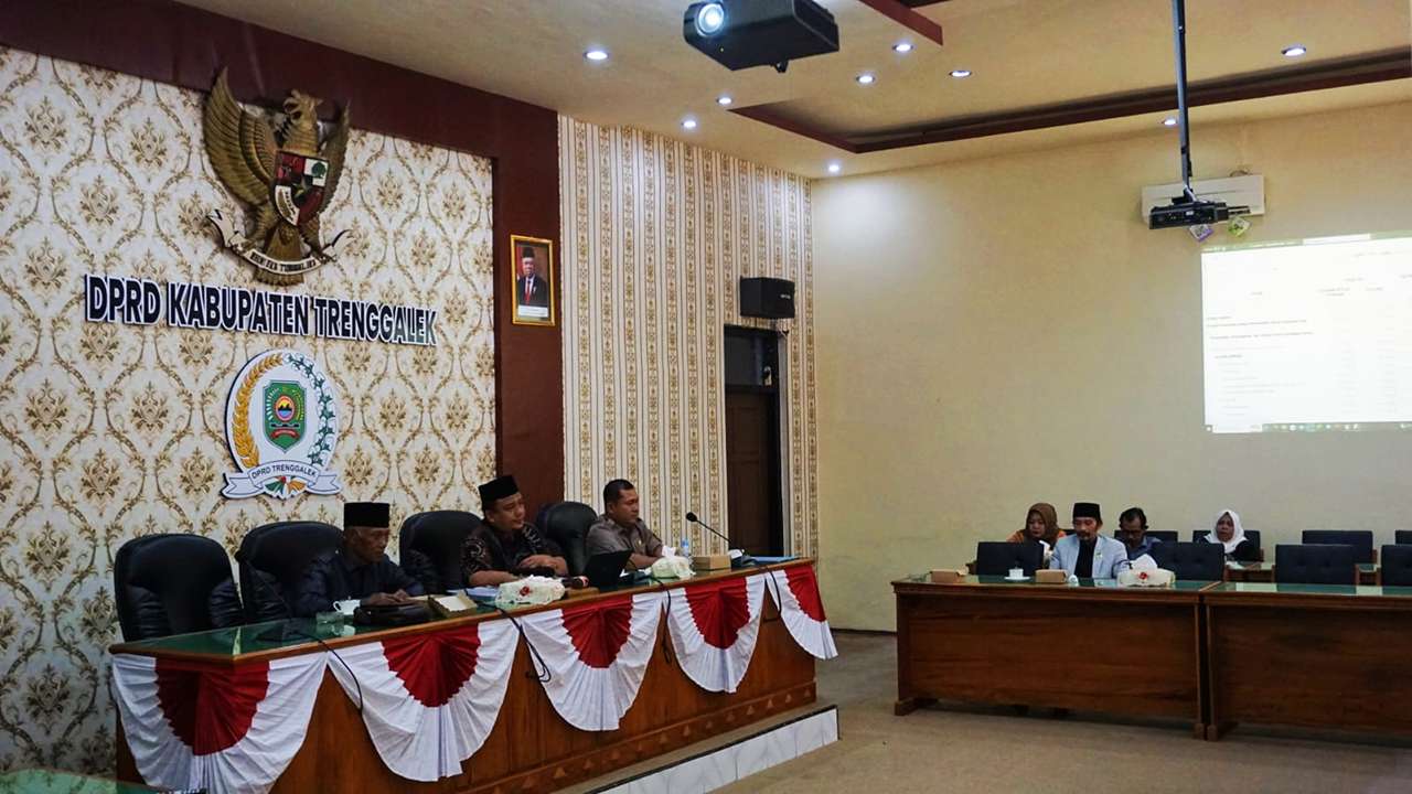 Rapat kerja membahas LPj Bupati Trenggalek APBD 2022/Foto: Raden Zamz (Kabar Trenggalek)
