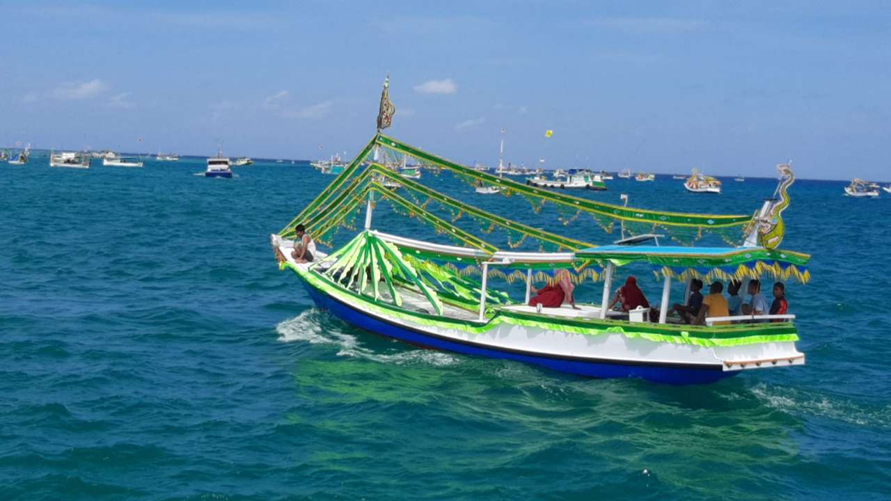 Kapal nelayan Masalembu saat upacara adat petik laut 2023/Foto: Dokumen WALHI Jatim
