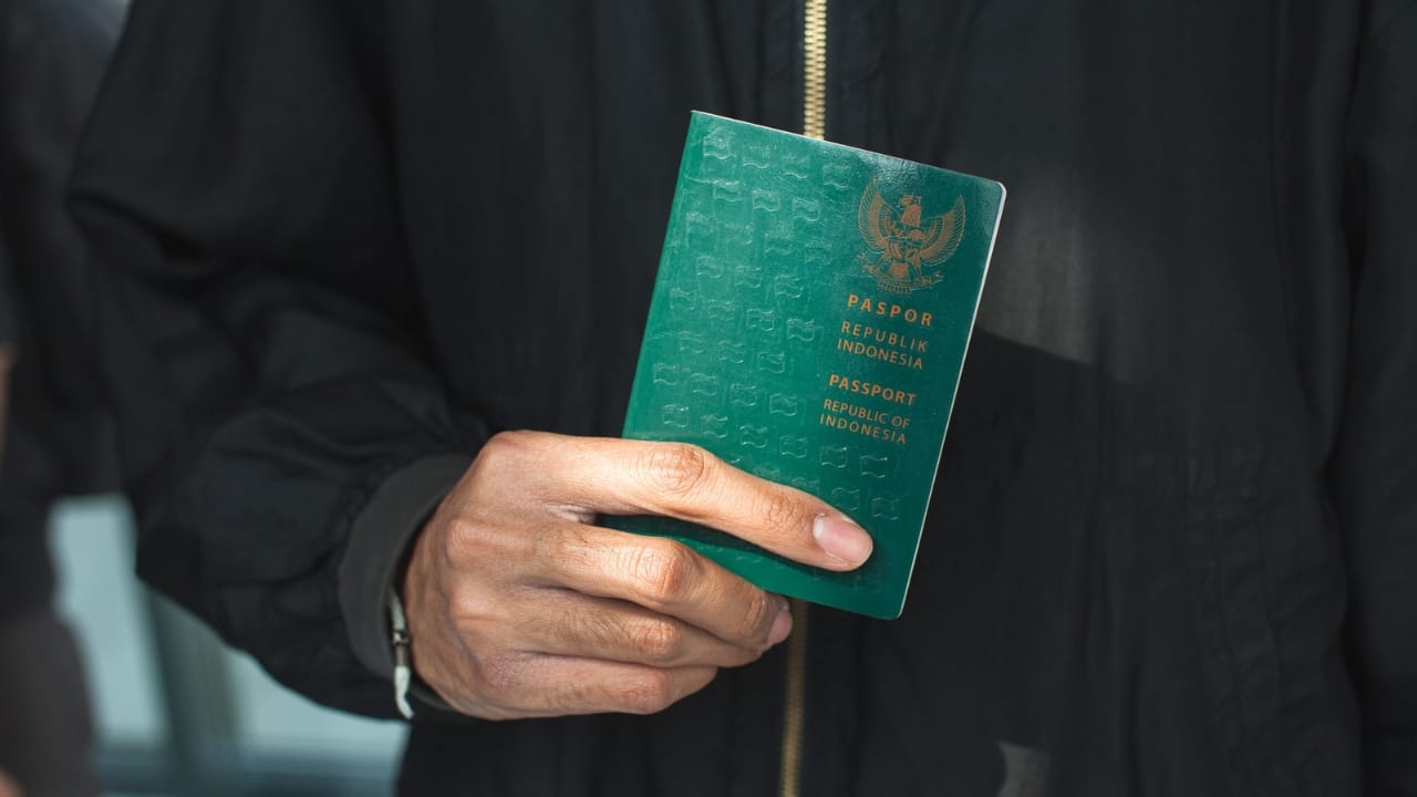 Kemudahan membuat paspor dengan cara online/Foto: Canva