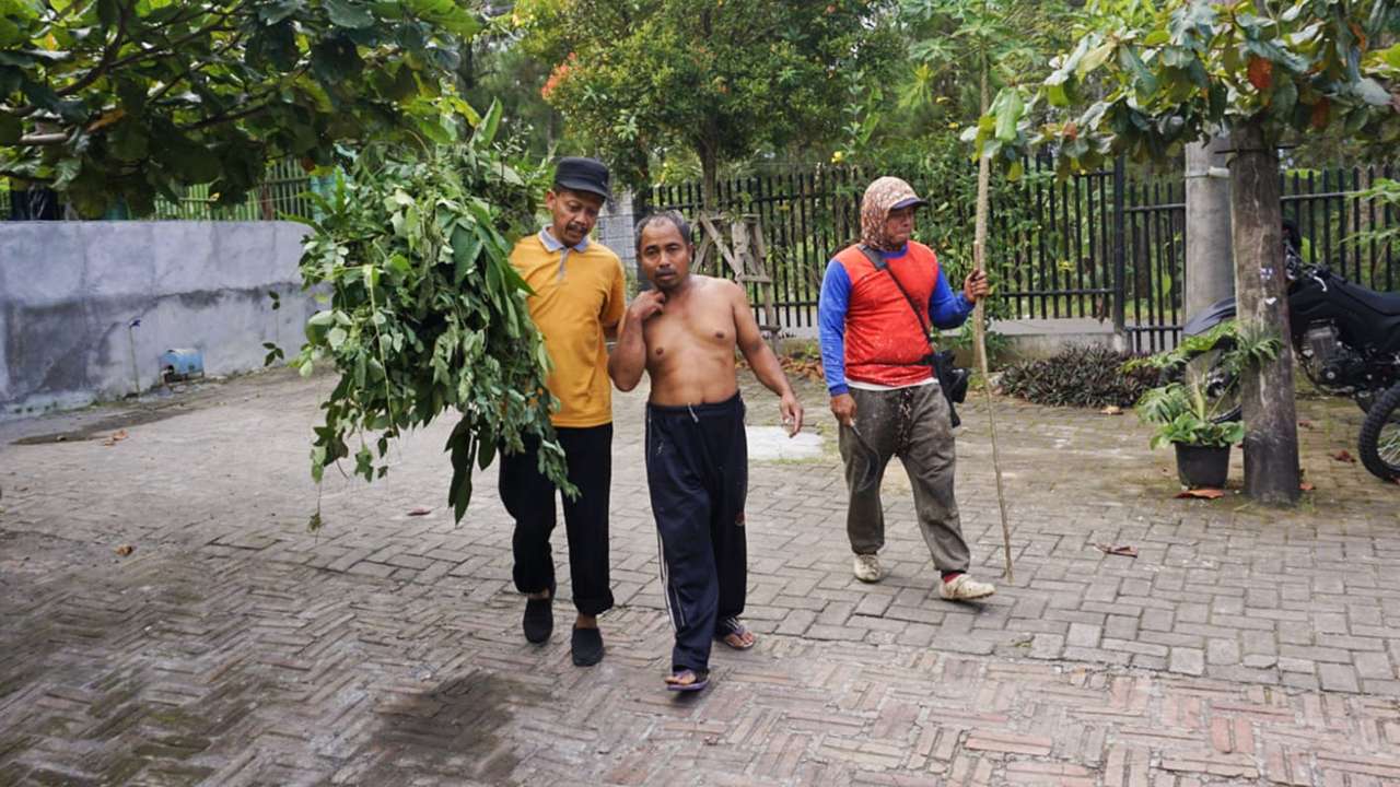 Suyanto (tengah), warga Trenggalek yang dikabarkan hilang disembunyikan makhluk halus/Foto: Raden Zamz (Kabar Trenggalek)
