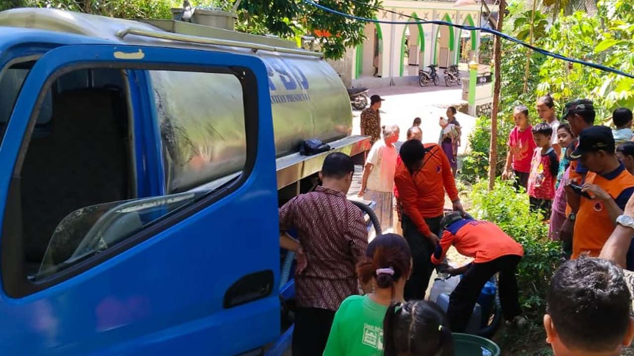 Kekeringan Mulai Melanda Trenggalek, 126 Keluarga Dipasok Air Bersih