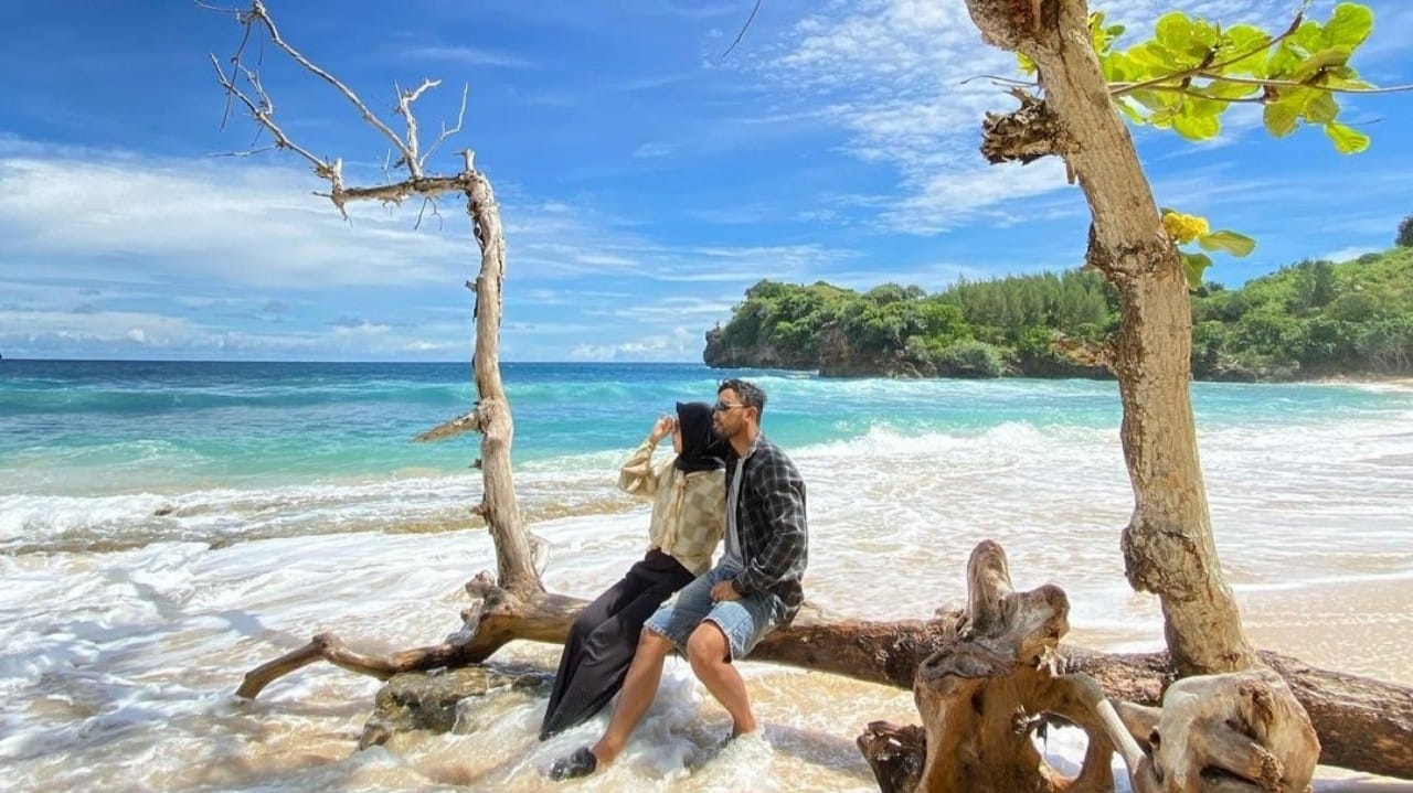 Pesona Pantai Peh Pulo Blitar cocok untuk healing/Foto: @_rizkicahya_ Instagram